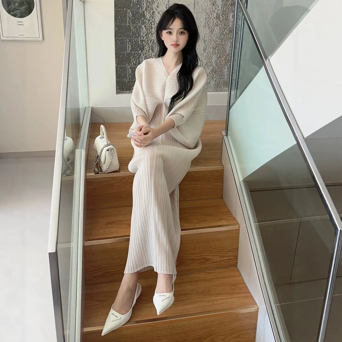 New Women's Dress - Summer Style, Elegant, Fashionable, Loose-fitting, Batwing Sleeve, V-neck, Long Pleated Dress