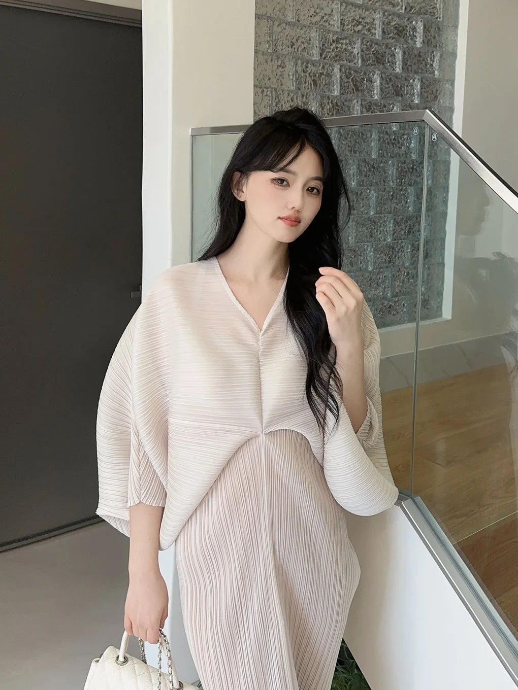 New Women's Dress - Summer Style, Elegant, Fashionable, Loose-fitting, Batwing Sleeve, V-neck, Long Pleated Dress