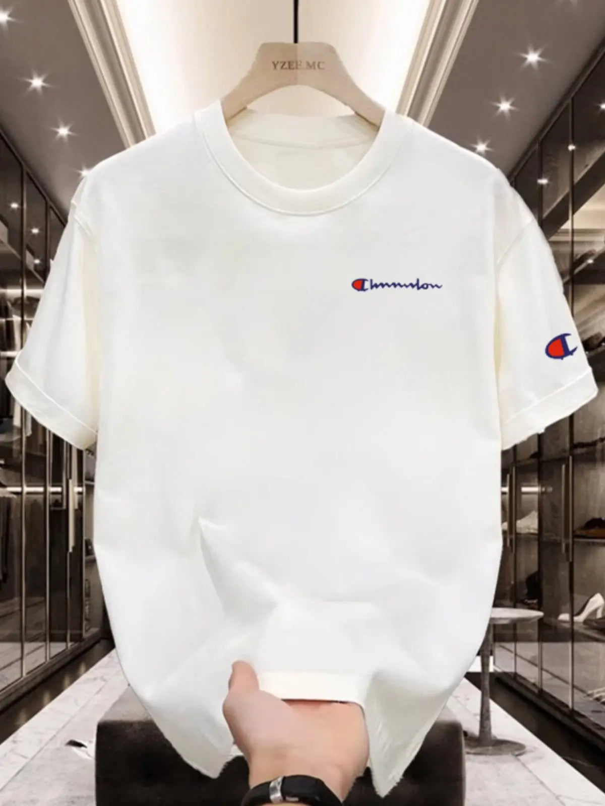 New short-sleeved T-shirt made of 100% pure cotton, suitable for both men and women. It is a summer style, loose and casual.