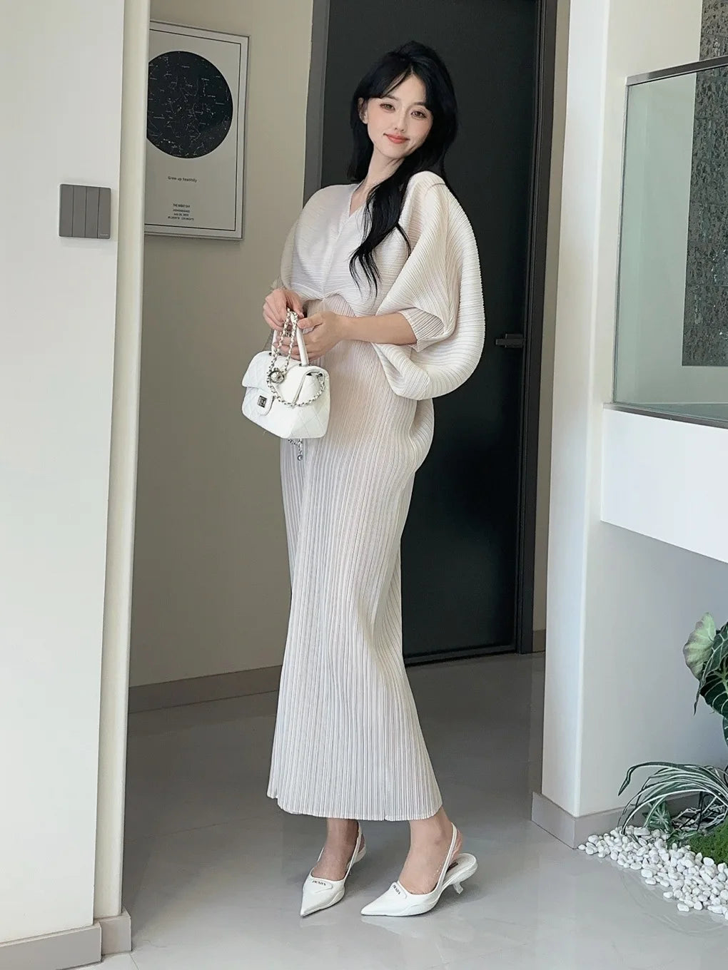 New Women's Dress - Summer Style, Elegant, Fashionable, Loose-fitting, Batwing Sleeve, V-neck, Long Pleated Dress